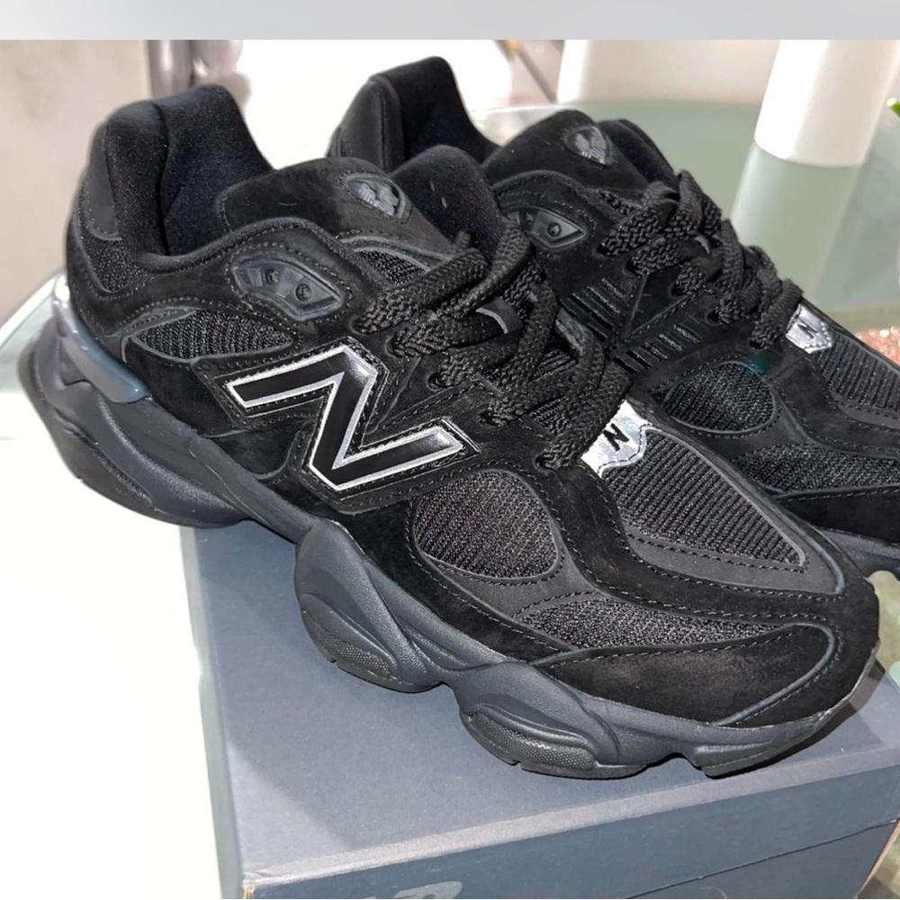 New Balance 9060 Triple Black. - Picture 3 of 4